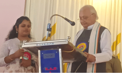 ഗ​വ​ർ​ണ​ർ ആ​രി​ഫ് മു​ഹ​മ്മ​ദ് ഖാ​ന്‍റെ പ്ര​സം​ഗം പ​രി​ഭാ​ഷ​പ്പെ​ടു​ത്തു​ന്ന ഹ​രി​ത