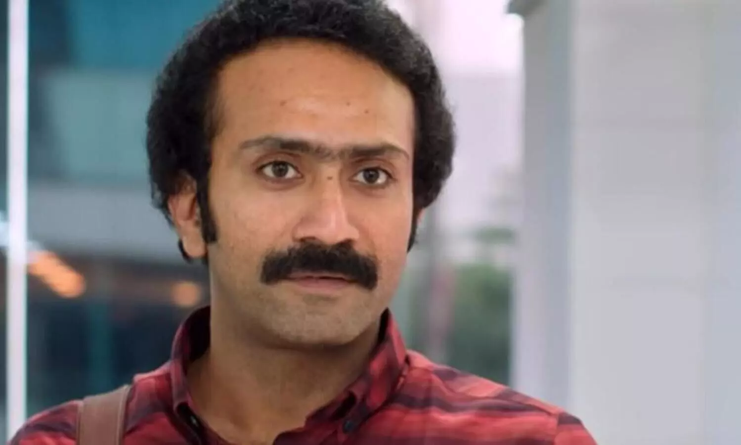 Shine Tom Chacko Starrer Vivekanandan Viralaanu  Malayalam movie Review