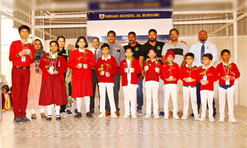 ഇന്ത്യൻ സ്കൂൾ ബുറൈമിയിലെ വിദ്യാർഥികൾക്ക് പച്ചക്കറിത്തൈകൾ വിതരണം ചെയ്തപ്പോൾ ഇന്ത്യൻ സ്കൂൾ ബുറൈമിയിലെ വിദ്യാർഥികൾക്ക് പച്ചക്കറിത്തൈകൾ വിതരണം ചെയ്തപ്പോൾ