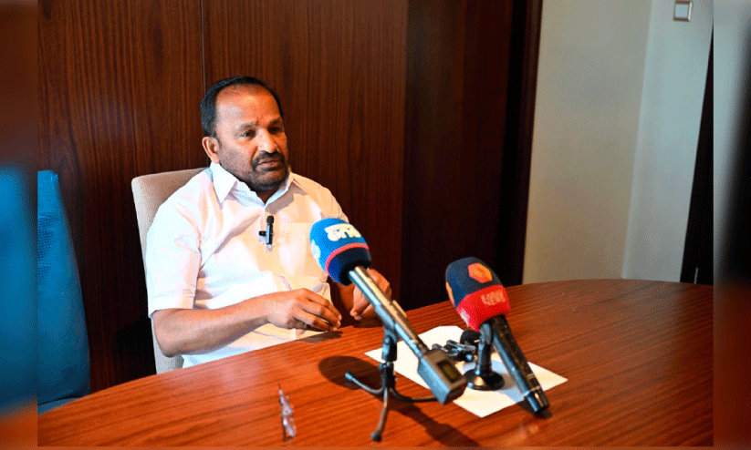 ഒമാൻ-തൃശൂർ ഓർഗനൈസേഷൻ സംഘടിപ്പിച്ച വാർത്താ സമ്മേളനത്തിൽ ടി.​എ​ൻ. പ്ര​താ​പ​ൻ എം.​പി