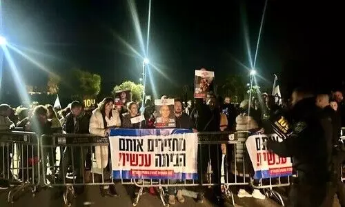 ബന്ദികളെ മോചിപ്പിക്കണമെന്നാവശ്യപ്പെട്ട് നെതന്യാഹുവിന്റെ വീടിന് മുന്നിൽ വൻ പ്രതിഷേധം