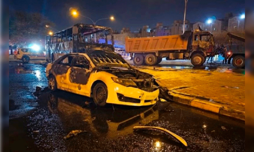 തീ പടർന്ന വാഹനങ്ങൾ തീ പടർന്ന വാഹനങ്ങൾ