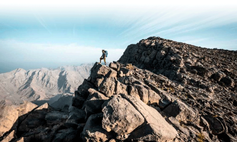 റാ​സ​ല്‍ഖൈ​മ ഹ​ജ്ർ  മ​ല​നി​ര​യി​ല്‍ നി​ന്നു​ള്ള ദൃ​ശ്യം