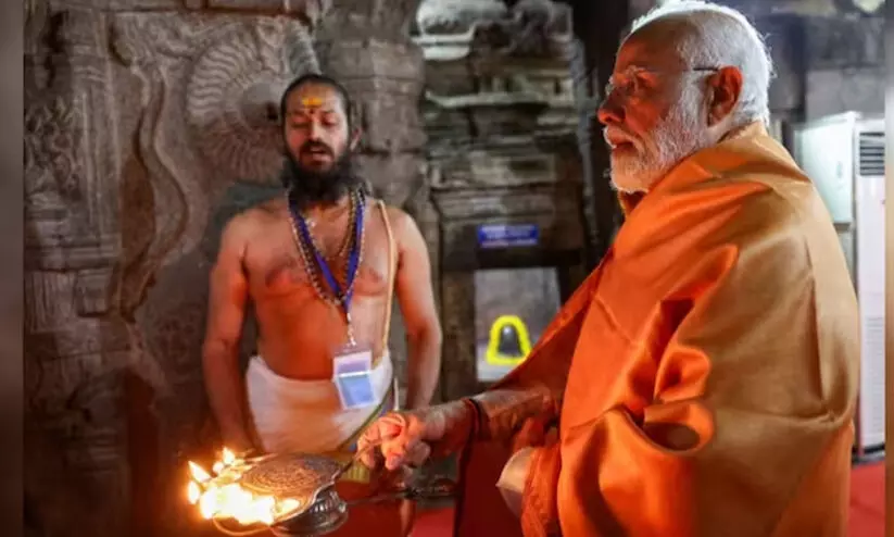 ക്ഷേത്രസന്ദർശനം തുടർന്ന് നരേന്ദ്ര മോദി; ധനുഷ്കോടി ക്ഷേത്രത്തിലും പൂജ നടത്തി ക്ഷേത്രസന്ദർശനം തുടർന്ന് നരേന്ദ്ര മോദി; ധനുഷ്കോടി ക്ഷേത്രത്തിലും പൂജ നടത്തി