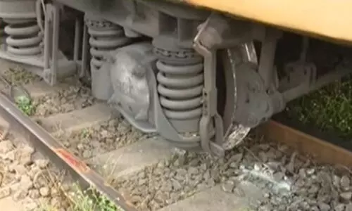 ഷണ്ടിങ്ങിനിടെ ട്രയിൻ പാളം തെറ്റിയ സംഭവം: സ്റ്റേഷൻ മാസ്റ്റർ അടക്കം നാലുപേർക്ക് സസ്​പെൻഷൻ