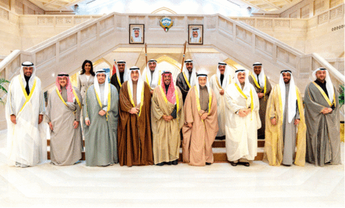 പ്ര​ധാ​ന​മ​ന്ത്രി ശൈ​ഖ് ഡോ.​മു​ഹ​മ്മ​ദ് സ​ബാ​ഹ് അ​ൽ സാ​ലിം അ​സ്സ​ബാ​ഹി​നൊ​പ്പം മ​ന്ത്രി​മാ​ർ