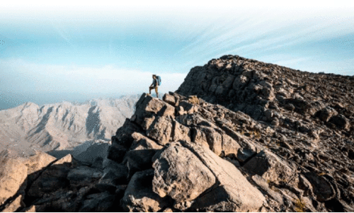 റാ​സ​ല്‍ഖൈ​മ ഹ​ജ്ർ  മ​ല​നി​ര​യി​ല്‍ നി​ന്നു​ള്ള ദൃ​ശ്യം