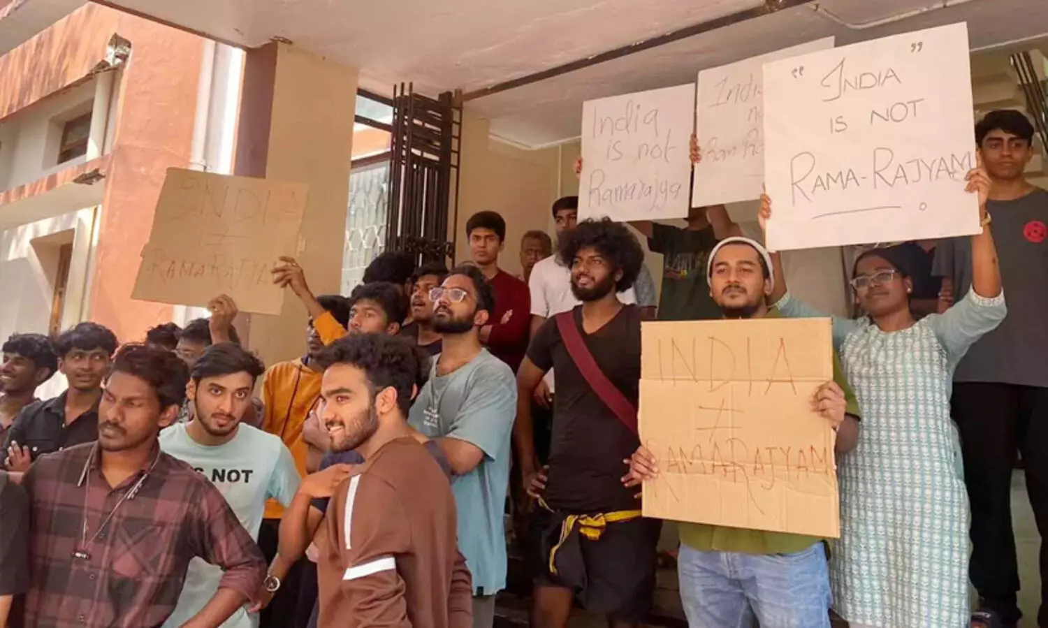 കാവി നിറത്തിൽ ഭൂപടം വരച്ച് മുദ്രാവാക്യം വിളിച്ചു; കോഴിക്കോട് എൻ.ഐ.ടിയിൽ വിദ്യാർഥി പ്രതിഷേധം