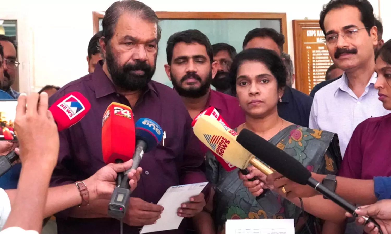 പാഠപുസ്തകങ്ങളുടെ അച്ചടി സമയബന്ധിതമായി പൂർത്തിയാക്കുമെന്ന് വി. ശിവൻകുട്ടി