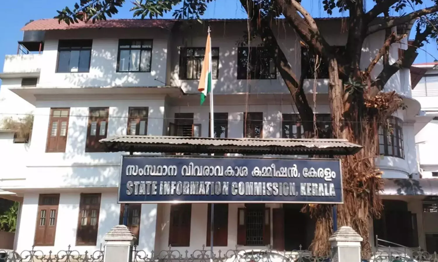 വിവരം നൽകാത്ത ആറ് ഓഫീസർമാർക്ക് 65,000 രൂപ പിഴ