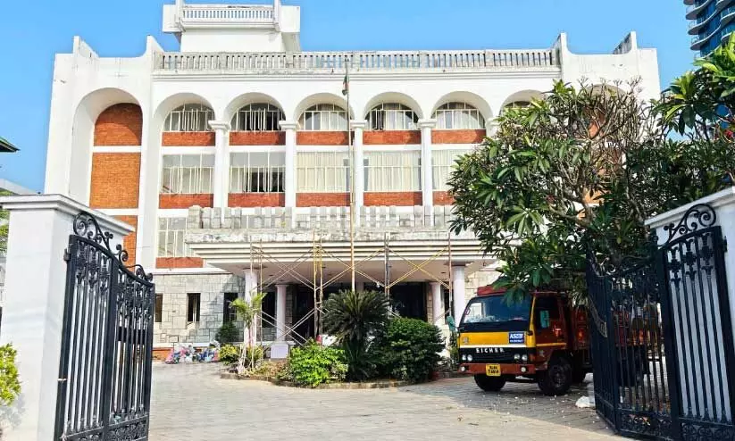 കോ​ഴി​ക്കോ​ട് കോ​ർ​പ​റേ​ഷ​ൻ ഓ​ഫി​സ് കെ​ട്ടി​ടം