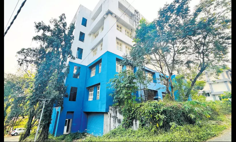 എട്ടു വർഷമായിട്ടും പണിപൂർത്തിയാകാതെ പത്തനംതിട്ട ജില്ല പ്ലാനിങ് ഓഫിസ് കെട്ടിടം എട്ടു വർഷമായിട്ടും പണിപൂർത്തിയാകാതെ പത്തനംതിട്ട ജില്ല പ്ലാനിങ് ഓഫിസ് കെട്ടിടം