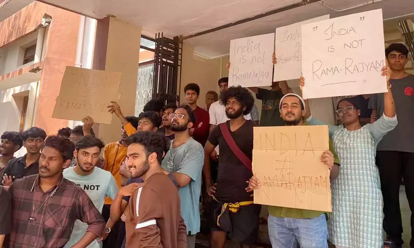 കാവി നിറത്തിൽ ഭൂപടം വരച്ച് മുദ്രാവാക്യം വിളിച്ചു; കോഴിക്കോട് എൻ.ഐ.ടിയിൽ വിദ്യാർഥി പ്രതിഷേധം