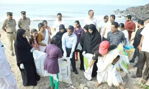 ചെ​മ്പി​രി​ക്ക ക​ട​പ്പു​റ​ത്ത് ക​ല​ക്ട​ർ കെ. ​ഇ​മ്പ​ശേ​ഖ​ർ ഉ​ദ്ഘാ​ട​നം ചെ​യ്യു​ന്നു
