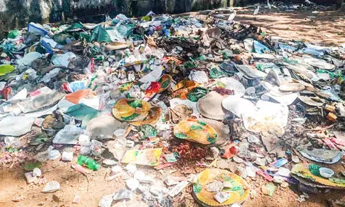 ശബരിമല ഇടത്താവളം പരിസരവാസികള്ക്ക് ദുരിതമായി ശബരിമല ഇടത്താവളം പരിസരവാസികള്ക്ക് ദുരിതമായി