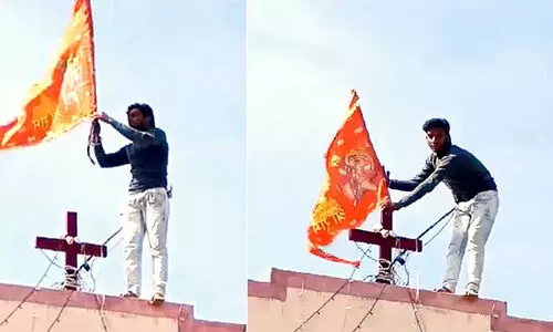 മധ്യപ്രദേശിൽ ക്രിസ്ത്യൻ പള്ളിക്ക് മുകളിൽ കാവിക്കൊടി കെട്ടി