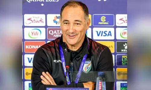 അ​ർ​ജ​ന്റീ​ന ടീം എത്തുന്നത് ഇന്ത്യൻ ഫുട്ബാളിന് ഗുണകരമാകുമോയെന്ന് ചോദ്യം; ആദ്യം നല്ല സ്റ്റേഡിയം വരട്ടെയെന്ന് ഇന്ത്യൻ കോച്ച്