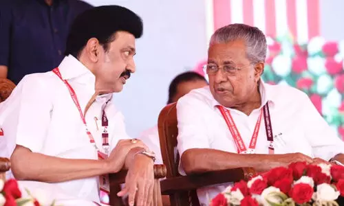 കേ​ന്ദ്ര അ​വ​ഗ​ണ​ന​ക്കെ​തി​രായ ഡൽഹി സമരം: സ്റ്റാലിനെ ക്ഷണിച്ച് കേരളം