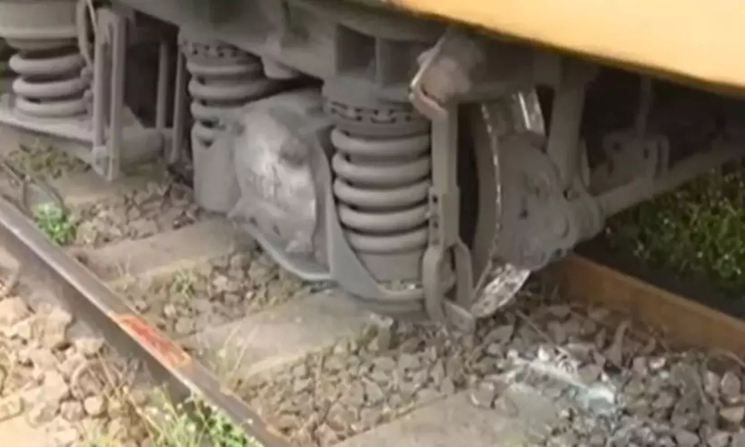 ഷണ്ടിങ്ങിനിടെ ​ട്രെയിൻ പാളം തെറ്റിയതിന് കാരണം അശ്രദ്ധയെന്ന് റിപ്പോർട്ട്