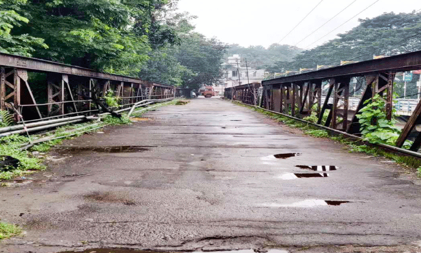 പഴയ ഇരുമ്പുപാലം വഴിയോര വിശ്രമകേന്ദ്രമാക്കണം; മന്ത്രിക്ക് നിവേദനം നല്‍കി