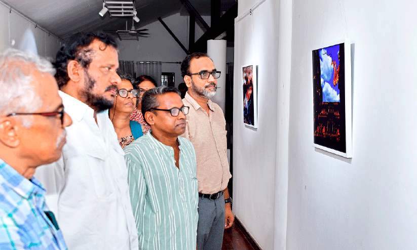 ചരിത്രത്തിന്റെ നിലവിളികളും താക്കീതും വർണിച്ച് ‘എഴുത്തും വരയും’