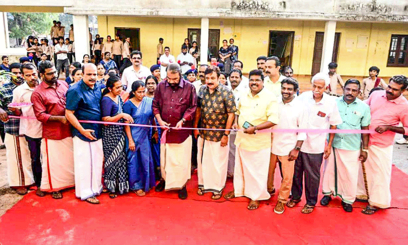 സ്കൂളുകളുടെ അടിസ്ഥാനവികസനത്തിന് ചെലവഴിക്കുന്നത് 5000 കോടി -മന്ത്രി വി. ശിവൻകുട്ടി സ്കൂളുകളുടെ അടിസ്ഥാനവികസനത്തിന് ചെലവഴിക്കുന്നത് 5000 കോടി -മന്ത്രി വി. ശിവൻകുട്ടി