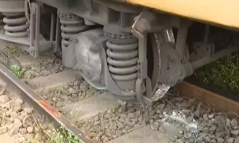 ഷണ്ടിങ്ങിനിടെ ട്രെയിൻ പാളം തെറ്റിയതിന് കാരണം അശ്രദ്ധയെന്ന് റിപ്പോർട്ട് ഷണ്ടിങ്ങിനിടെ ട്രെയിൻ പാളം തെറ്റിയതിന് കാരണം അശ്രദ്ധയെന്ന് റിപ്പോർട്ട്