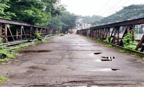 പഴയ ഇരുമ്പുപാലം വഴിയോര വിശ്രമകേന്ദ്രമാക്കണം; മന്ത്രിക്ക് നിവേദനം നല്‍കി