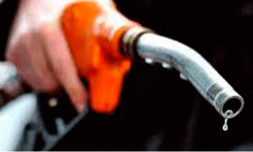 ആശങ്ക സൃഷ്ടിച്ച് തീരദേശത്തെ അനധികൃത ഇന്ധന വിൽപന കേന്ദ്രങ്ങൾ ആശങ്ക സൃഷ്ടിച്ച് തീരദേശത്തെ അനധികൃത ഇന്ധന വിൽപന കേന്ദ്രങ്ങൾ