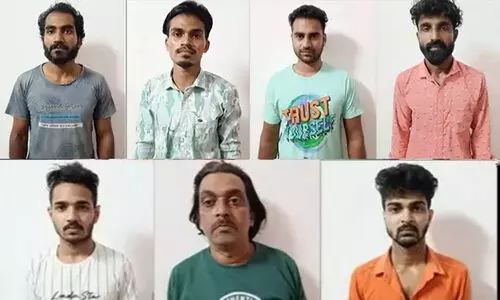 വീട്ടമ്മയേയും മകളേയും ഭീഷണിപ്പെടുത്തി കവർച്ച; ഏഴംഗ സംഘം അറസ്റ്റിൽ