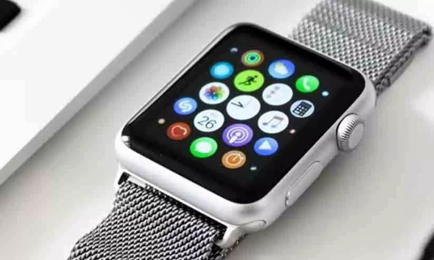 വിമാനത്തിൽ യുവതിക്ക് ശ്വാസതടസ്സം; ആപ്പിൾ വാച്ച് ഉപയോഗിച്ച് ജീവൻ രക്ഷിച്ച് ഡോക്ടർ