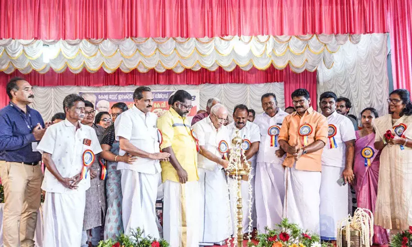 അ​ടൂ​ര്‍, ഏ​നാ​ത്ത് 110 കെ.​വി സ​ബ്‌​സ്റ്റേ​ഷ​നു​ക​ളു​ടെ പ്ര​വ​ര്‍ത്ത​നോ​ദ്ഘാ​ട​നം വൈ​ദ്യു​തി മ​ന്ത്രി കെ. ​കൃ​ഷ്ണ​ന്‍കു​ട്ടി നി​ര്‍വ​ഹി​ക്കു​ന്നു