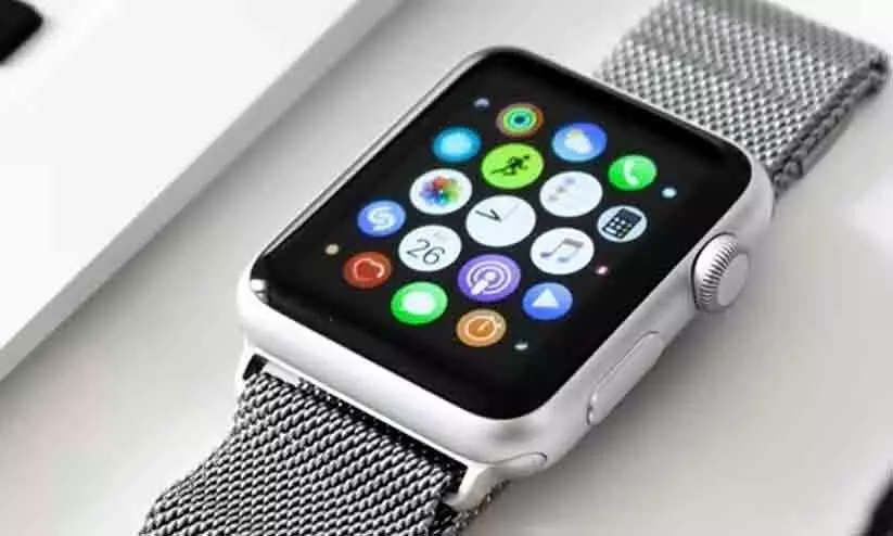 വിമാനത്തിൽ യുവതിക്ക് ശ്വാസതടസ്സം; ആപ്പിൾ വാച്ച് ഉപയോഗിച്ച് ജീവൻ രക്ഷിച്ച് ഡോക്ടർ വിമാനത്തിൽ യുവതിക്ക് ശ്വാസതടസ്സം; ആപ്പിൾ വാച്ച് ഉപയോഗിച്ച് ജീവൻ രക്ഷിച്ച് ഡോക്ടർ