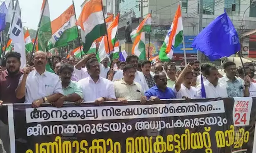 സെക്രട്ടേറിയറ്റിൽ 1400 പേർ പണിമുടക്കിയെന്ന് സെക്രട്ടേറിയറ്റ് ആക്ഷൻ കൗൺസിൽ സെക്രട്ടേറിയറ്റിൽ 1400 പേർ പണിമുടക്കിയെന്ന് സെക്രട്ടേറിയറ്റ് ആക്ഷൻ കൗൺസിൽ