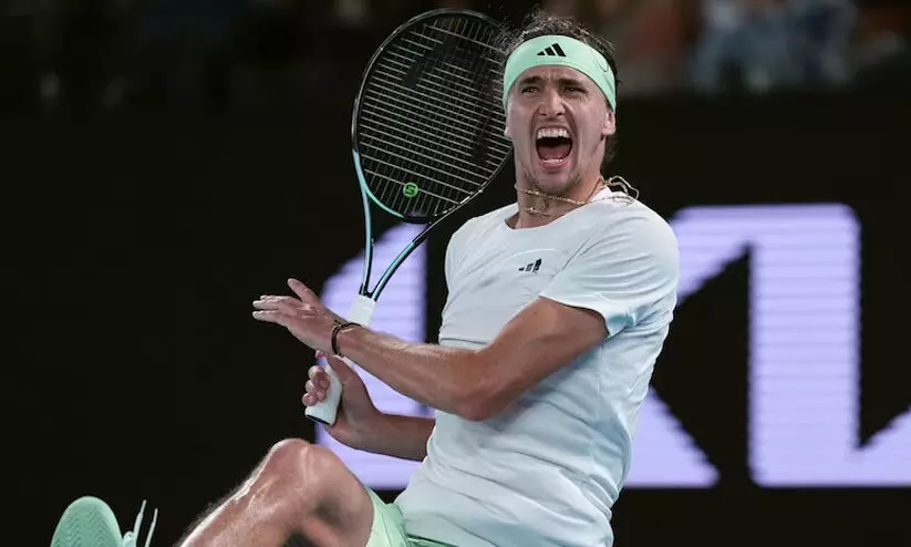 ആ​സ്ട്രേ​ലി​യ​ൻ ഓ​പ​ൺ: അ​ൽ​കാ​ര​സി​നെ വീ​ഴ്ത്തി അ​ല​ക്സാ​ണ്ട​ർ സ്വ​രേ​വ് സെ​മി​യി​ൽ