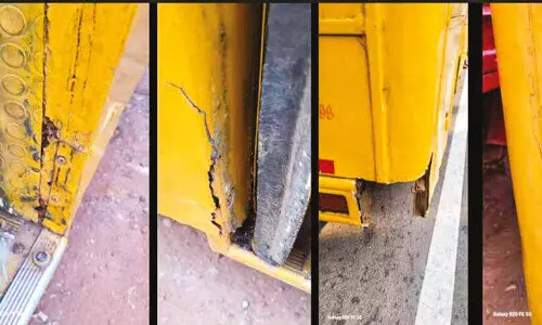 ജി​ല്ല എ​ൻ​ഫോ​ഴ്സ്മെ​ന്റ് വി​ഭാ​ഗം പി​ടി​കൂ​ടി​യ ഫി​റ്റ്ന​സി​ല്ലാ​ത്ത സ്കൂ​ൾ ബ​സു​ക​ളുടെ വിവിധ ഭാഗങ്ങൾ