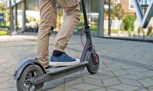 ഇ-​സ്കൂ​ട്ട​റു​ക​ൾ ഉ​പ​യോ​ഗി​ക്കു​ന്ന​വ​രു​ടെ എ​ണ്ണം വ​ർ​ധി​ച്ചു; ആ​ശ​ങ്ക​യും