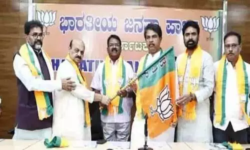 നിയമസഭ തെരഞ്ഞെടുപ്പിൽ സീറ്റ് കിട്ടിയില്ല; കർണാടകയിൽ കോൺഗ്രസ് നേതാവ് ബി.ജെ.പിയിൽ ചേർന്നു