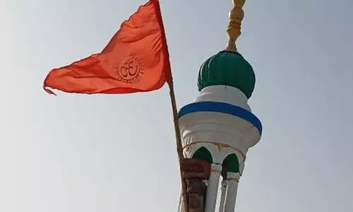 ആഗ്രയിൽ മസ്ജിദിനു മുകളിൽ കാവിക്കൊടി; 11 പേർ അറസ്റ്റിൽ