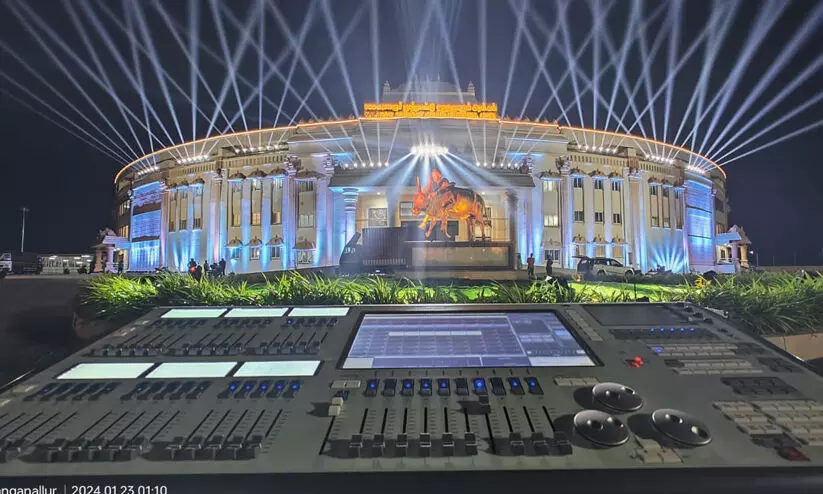 ജല്ലിക്കെട്ട് ഇനി വേറെ ലെവൽ; മധുരയിൽ തുറന്നത് ലോകോത്തര സ്റ്റേഡിയം; മത്സരങ്ങൾ ഐ.പി.എൽ മാതൃകയിൽ നടത്തും ജല്ലിക്കെട്ട് ഇനി വേറെ ലെവൽ; മധുരയിൽ തുറന്നത് ലോകോത്തര സ്റ്റേഡിയം; മത്സരങ്ങൾ ഐ.പി.എൽ മാതൃകയിൽ നടത്തും