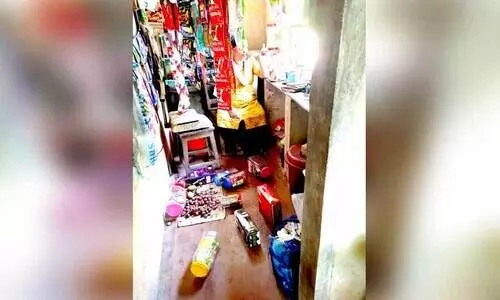 വിധവയുടെ കട അടിച്ചുതകര്ത്ത് സാധനങ്ങള് കവർന്നതായി പരാതി വിധവയുടെ കട അടിച്ചുതകര്ത്ത് സാധനങ്ങള് കവർന്നതായി പരാതി