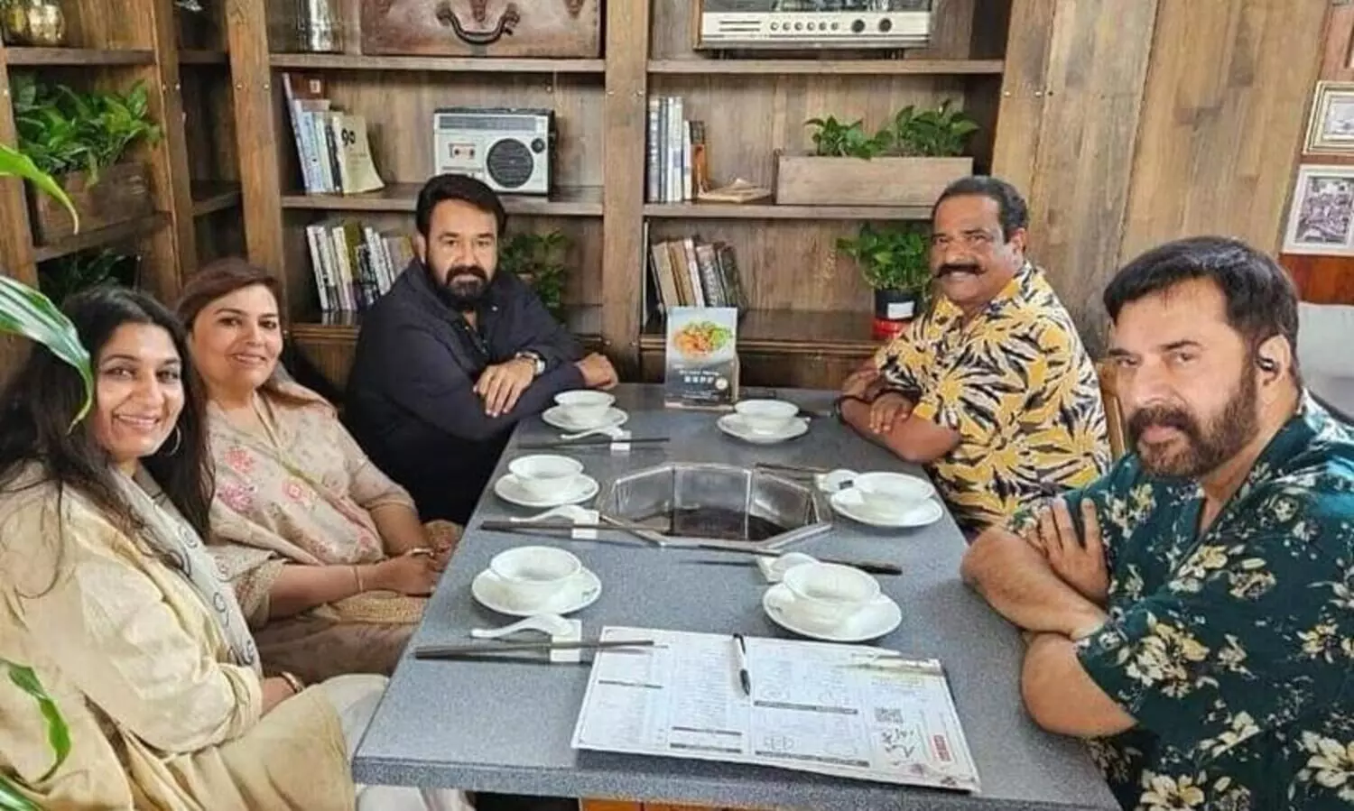 Mammootty And Mohanlal Family Meet At Dubai