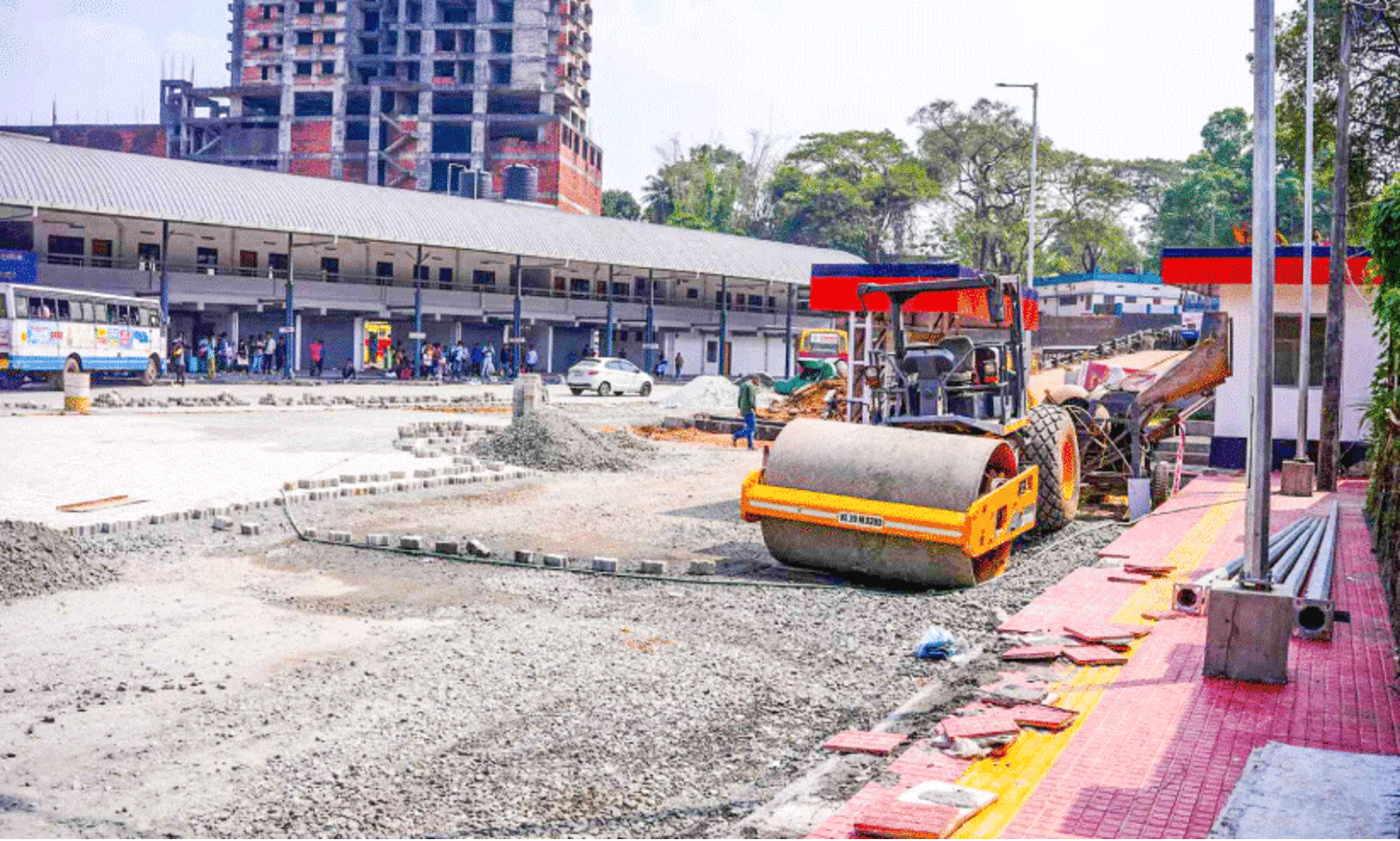 ആ​ലു​വ കെ.​എ​സ്.​ആ​ർ.​ടി.​സി ബ​സ്​ സ്റ്റാ​ന്‍റ്​ ന​വീ​ക​ര​ണ​പ്ര​വൃ​ത്തി​ക​ൾ പു​രോ​ഗ​മി​ക്കു​ന്നു