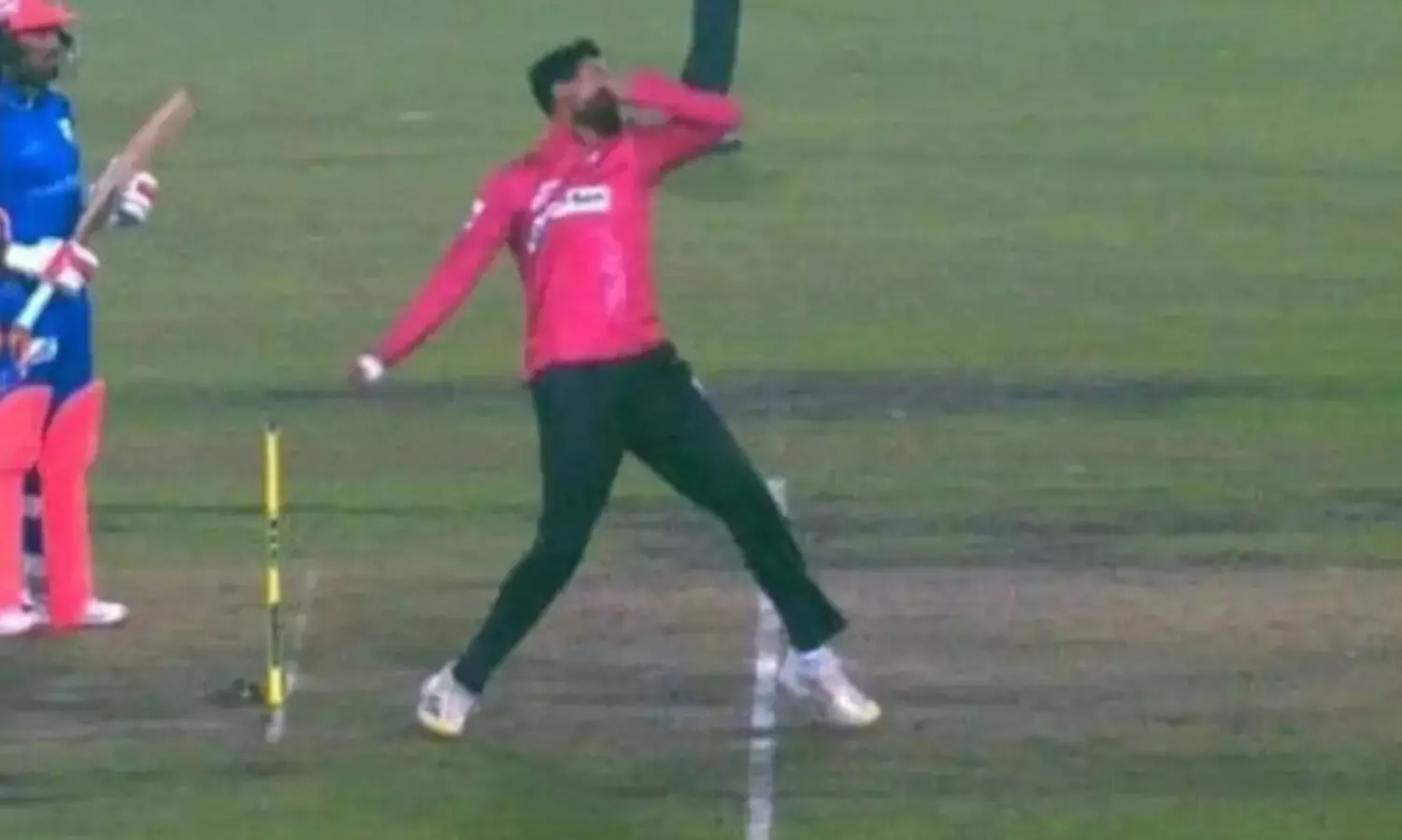 ഒരോവറിൽ മൂന്നു നോബാളുകൾ! ശുഐബ് മാലിക് ഒത്തുകളി വിവാദത്തിൽ; ബംഗ്ലാദേശ് പ്രീമിയർ ലീഗ് കരാർ റദ്ദാക്കി