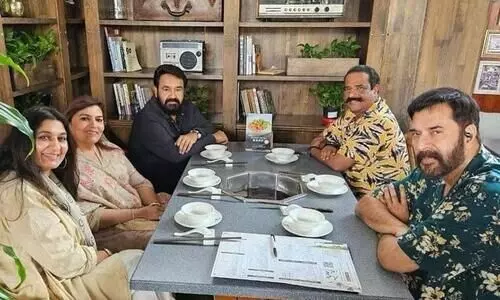 Mammootty And Mohanlal Family Meet At Dubai