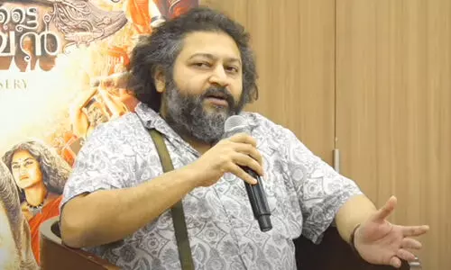 വൈരാഗ്യത്തോടെ ആളുകൾ സിനിമയെ അറ്റാക്ക് ചെയ്യുന്നു -ലിജോ ജോസ് പെല്ലിശ്ശേരി വൈരാഗ്യത്തോടെ ആളുകൾ സിനിമയെ അറ്റാക്ക് ചെയ്യുന്നു -ലിജോ ജോസ് പെല്ലിശ്ശേരി