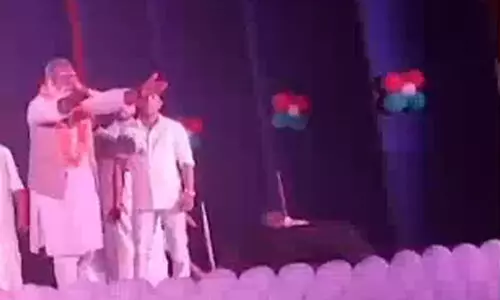 ഹൈകോടതി ജീവനക്കാരുടെ നാടകത്തിനെതിരെ പരാതി; പ്രധാനമന്ത്രിയെയും രാജ്യത്തെയും അപമാനിച്ചെന്ന്