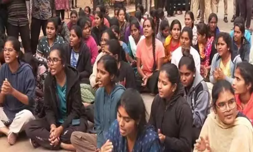 പെൺകുട്ടികളുടെ ഹോസ്റ്റലിൽ അപരിചിതരുടെ സാന്നിധ്യം; സ്ഥിതി ഭയാനകമെന്നു റിപ്പോർട്ട്