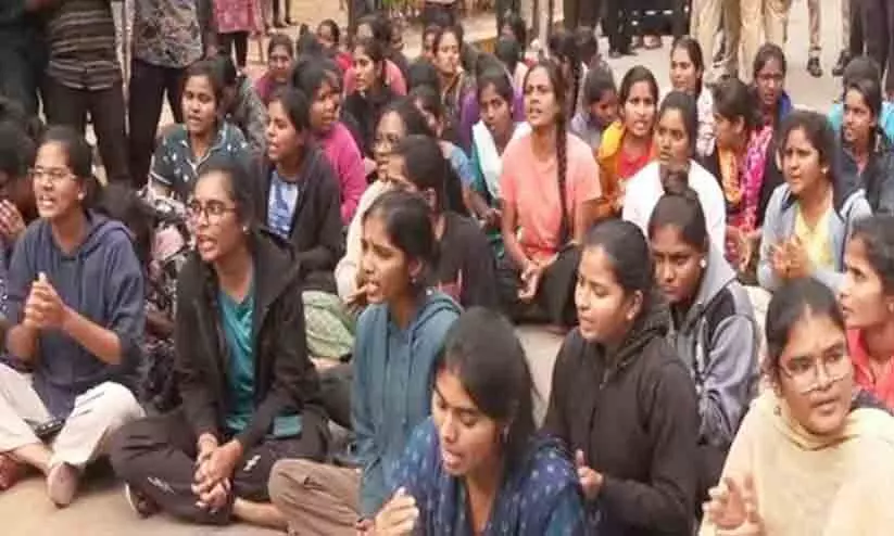 പെൺകുട്ടികളുടെ ഹോസ്റ്റലിൽ അജ്ഞാതർ; നടപടിയാവശ്യപ്പെട്ട് ഉസ്മാനിയ യൂനിവേഴ്സിറ്റിയിൽ പി.ജി വിദ്യാർഥികളുടെ സമരം