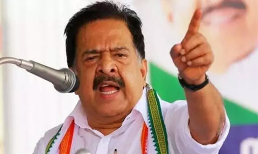 ഗവർണറും മുഖ്യമന്ത്രിയും നടത്തുന്ന കള്ളനും പൊലീസും കളി അവസാനിപ്പിക്കണമെന്ന് രമേശ് ചെന്നിത്തല ഗവർണറും മുഖ്യമന്ത്രിയും നടത്തുന്ന കള്ളനും പൊലീസും കളി അവസാനിപ്പിക്കണമെന്ന് രമേശ് ചെന്നിത്തല